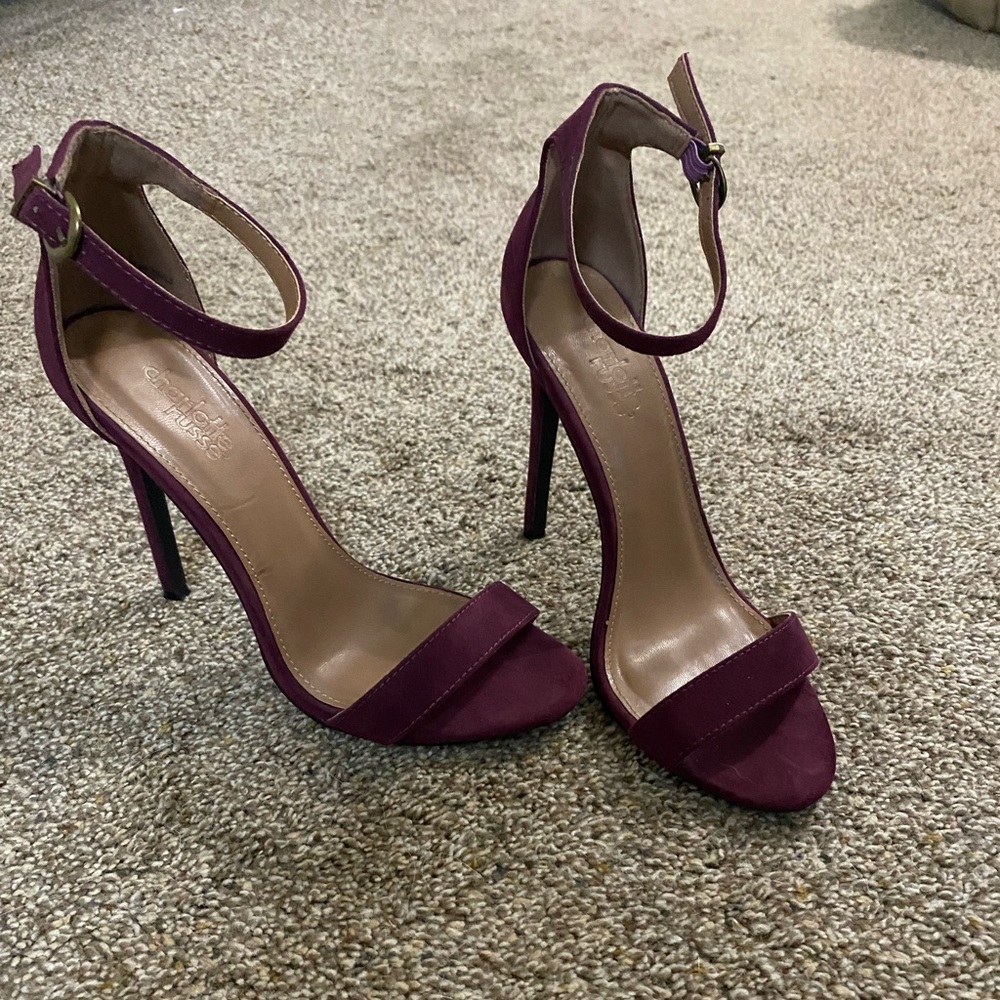 Women’s size 6 heel.